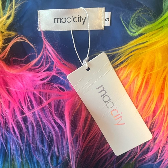 Rainbow Faux Fur Cropped Festival Rave Jacket NWT - Picture 4 of 5